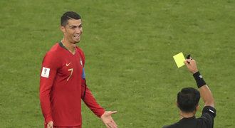 Trenér Íránu kritizuje video: Za loket je červená, i když ho udělá Ronaldo!