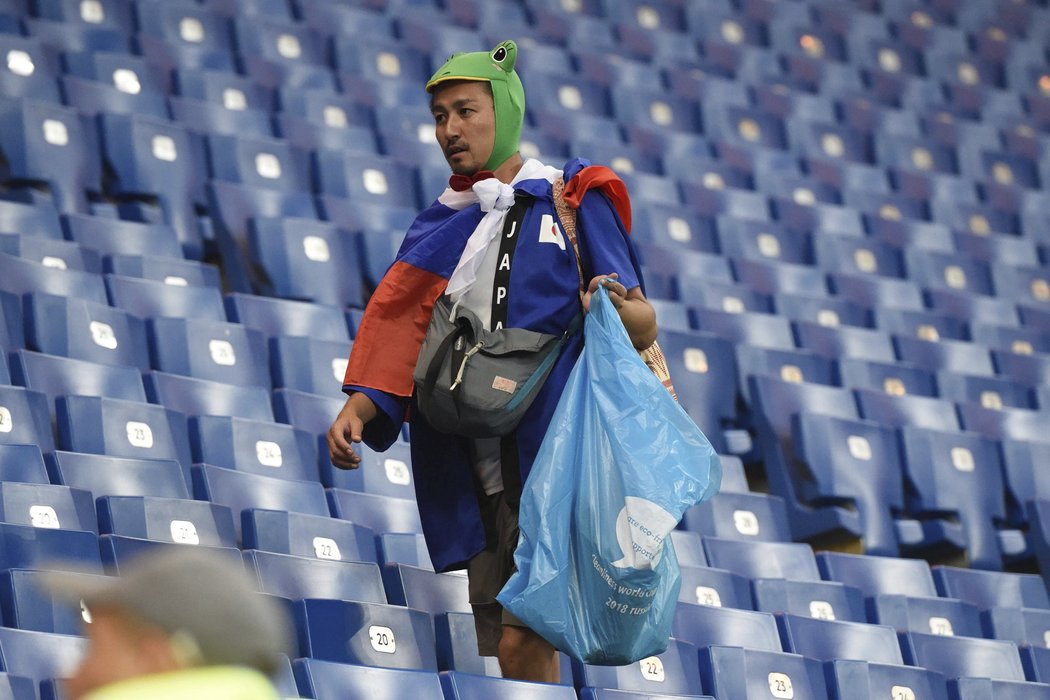 Japonští fanoušci po sobě uklidili i pro srdcervoucí prohře