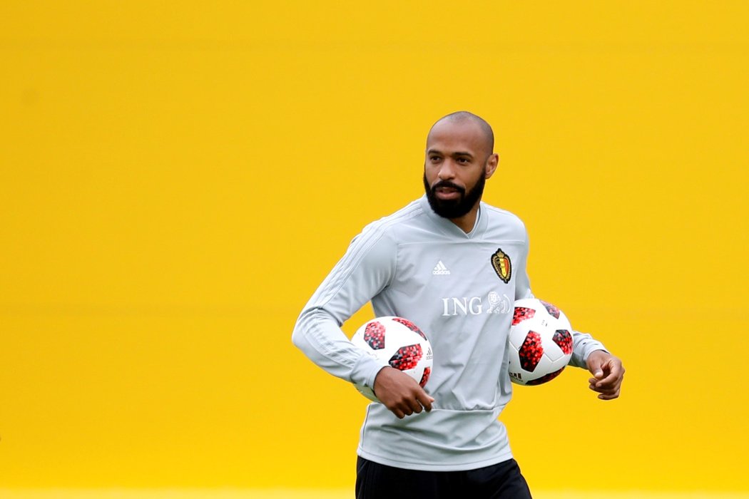 Asistent trenéra belgické reprezentace Thierry Henry během tréninku Belgie na šampionátu