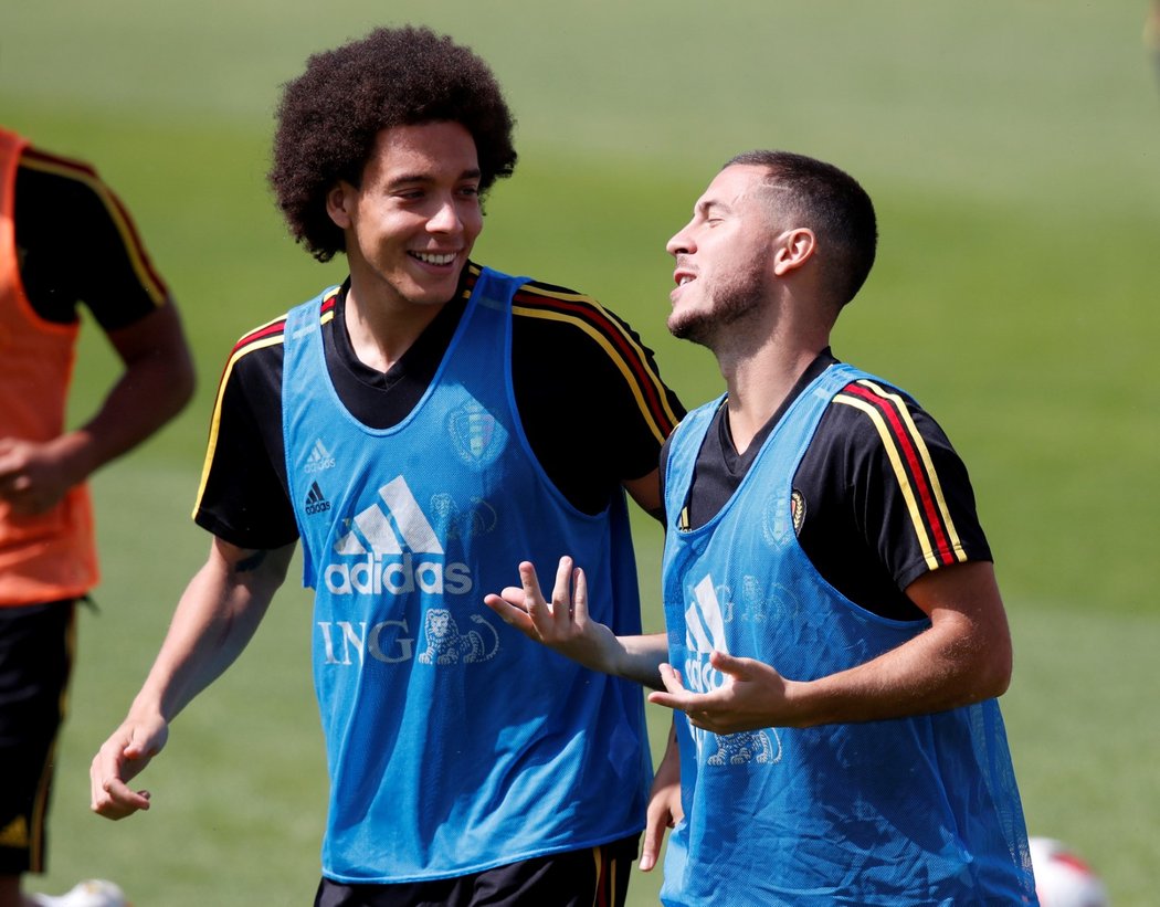 Eden Hazard (vpravo) a Axel Witsel (vlevo) na tréninku belgické reprezentace před soubojem s Anglií