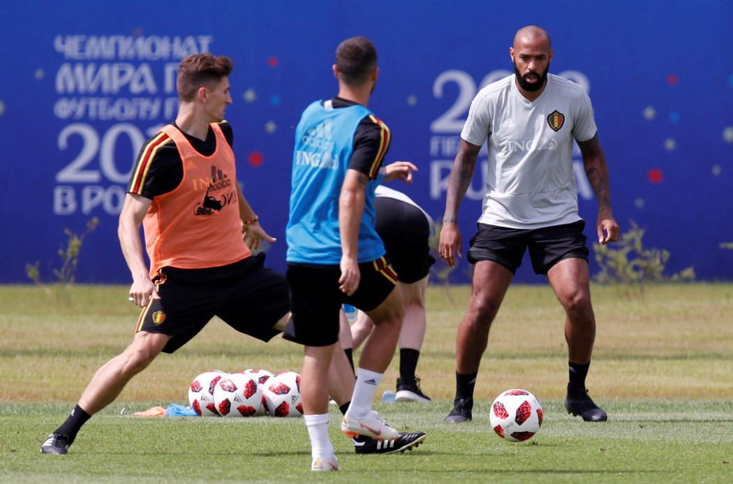 Belgický asistent trenéra Thierry Henry během tréninku belgické reprezentace před soubojem s Anglií