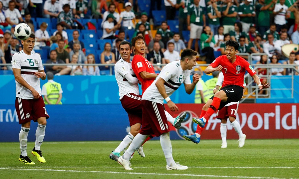 Son Heung-min skóruje v nastavení a snižuje stav zápasu s Mexikem na 1:2