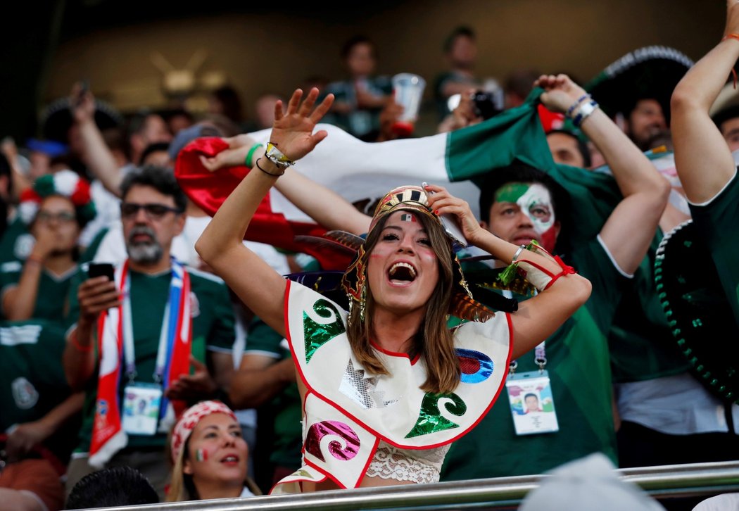 Mexická fanynka na stadionu v Jekatěrinburgu