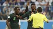 Nigerijci se zlobí na sudího Cakira za neodpískanou penaltu