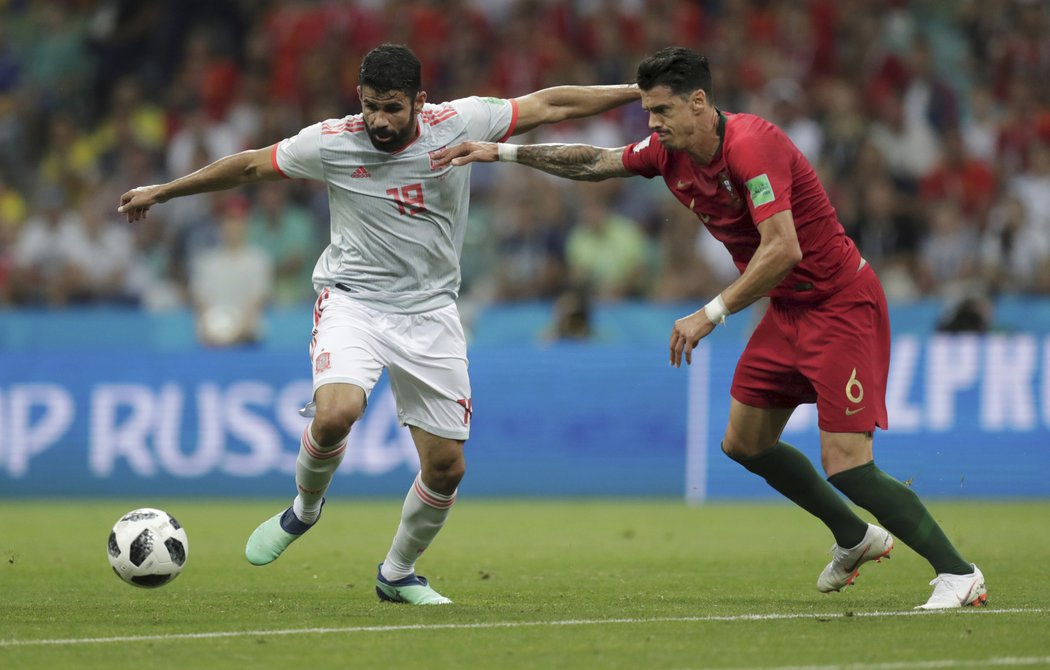 Diego Costa se uvolňuje proti portugalci Josému Fontemu