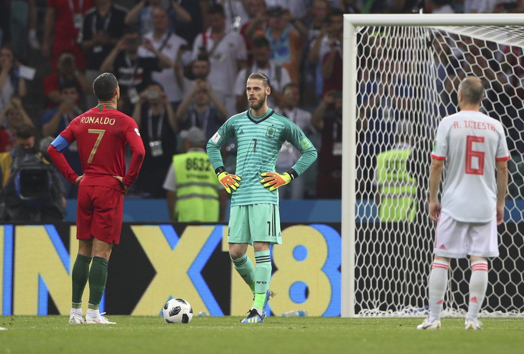 Bude to gól? David De Gea hypnotizuje Cristiana Ronalda před penaltou