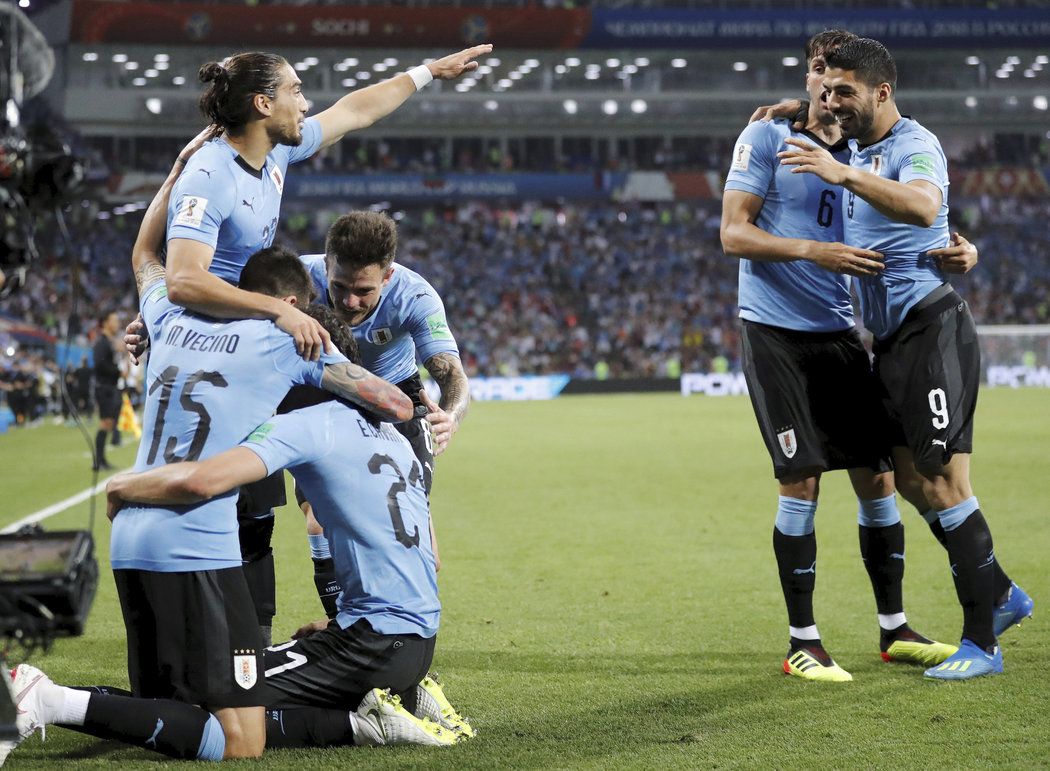 Radost hráčů Uruguaye po vstřelené brance do sítě Portugalska