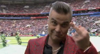 Robbie Williams při zahájení MS: zazpíval hity, ukázal prostředníček!