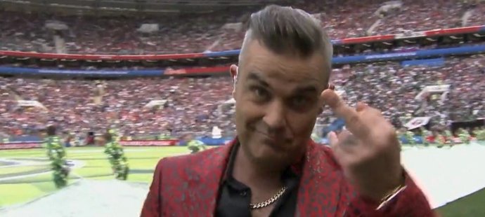 Robbie Williams pozdravil kamery zdviženým prostředníčkem