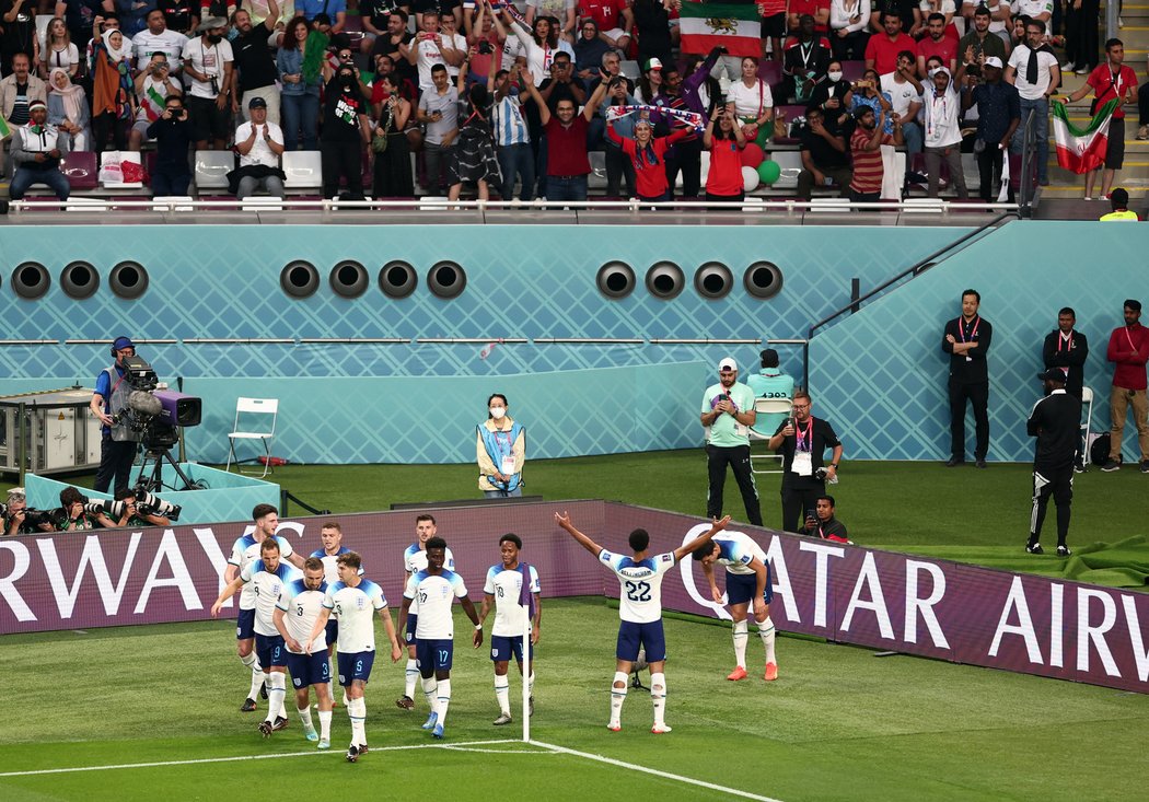 Angličané nasázeli Íránu tři góly za 11 minut