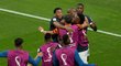 Fotbalisté Ekvádoru slaví gól proti Nizozemsku