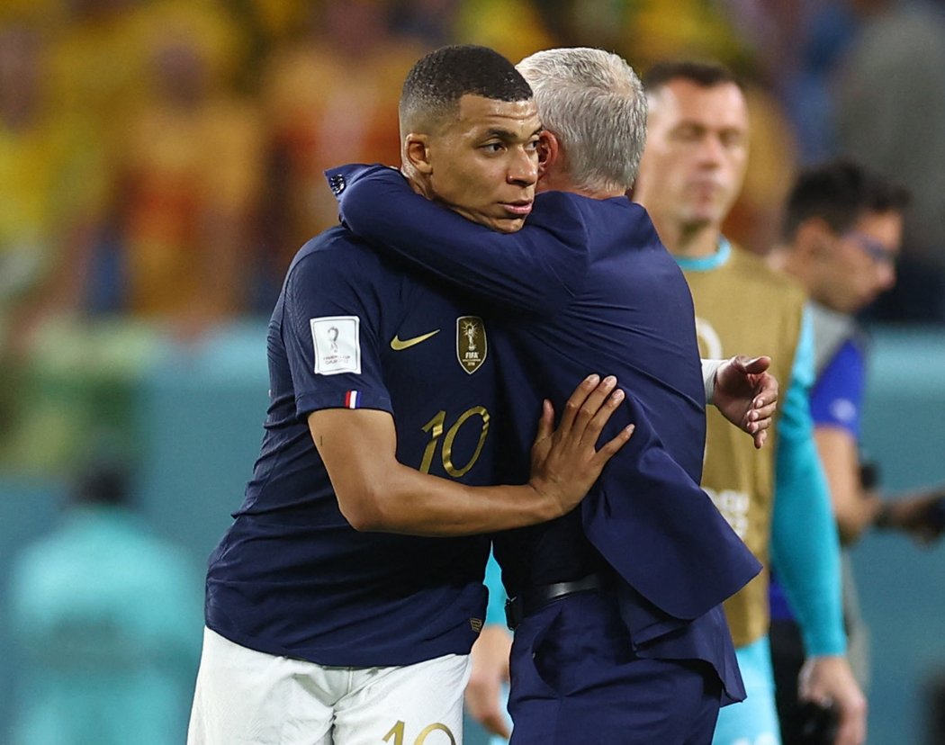 Kylian Mbappé s trenérem Francie Didierem Deschampsem