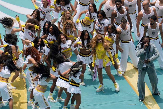 MS ve fotbale ONLINE: V Mexiku proběhl oficiální zahajovací ceremoniál, vystoupila i Shakira MS ve fotbale ONLINE: V Mexiku proběhl oficiální zahajovací ceremoniál, vystoupila i Shakira