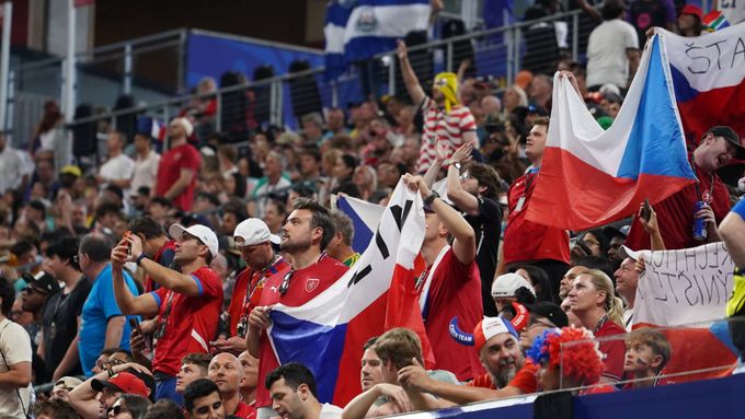 Čeští fanoušci odcházeli v Atlantě zklamaní: Jednou za život jedeme na MS a vidíme tohle... Čeští fanoušci odcházeli v Atlantě zklamaní: Jednou za život jedeme na MS a vidíme tohle...