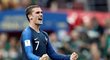 Gólová radost francouzského útočníka Antoine Griezmanna po výhře nad Chorvatskem