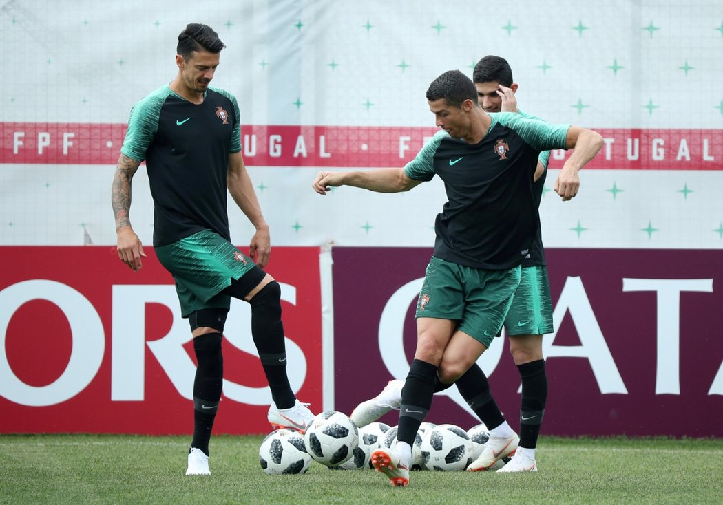 Cristiano Ronaldo na tréninku portugalské reprezentace, který mohli sledovat i čeští novináři