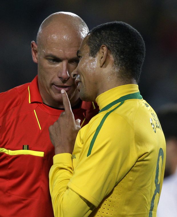 Angličan Howard Webb, který bude pískat nedělní finále Angličan Howard Webb, který bude pískat nedělní finále