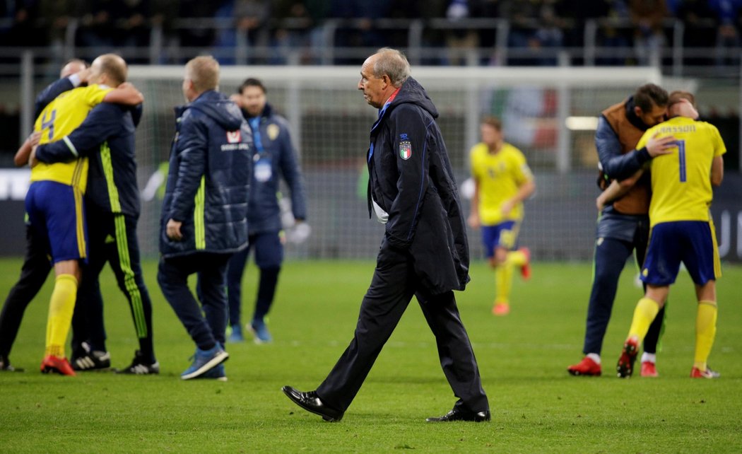 Zklamaný italský kouč Gian Piero Ventura po remíze 0:0 se Švédskem, která Seveřanům zajistila postup na MS do Ruska