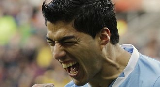 Suárez dvěma góly dotlačil Uruguay do čtvrtfinále
