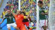 Arjen Robben padl v pokutovém území a Nizozemci díky proměněné penaltě udolali Mexiko 2:1