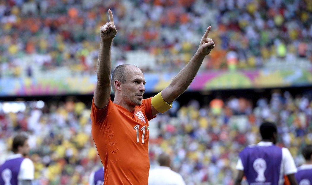 Arjen Robben se raduje, Nizozemci díky sporné penaltě postupují do čtvrtfinále MS