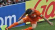 V nastavení si pak pro faul stopera Márqueze došel Robben a pokutový kop poslal k tyči střídající útočník Klaas-Jan Huntelaar