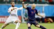 Arjen Robben střílí druhý gól utkání proti Španělsku na MS v Brazílii