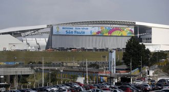 Nebezpečné MS? Stadion pro úvodní zápas Brazilců by v Anglii neprošel