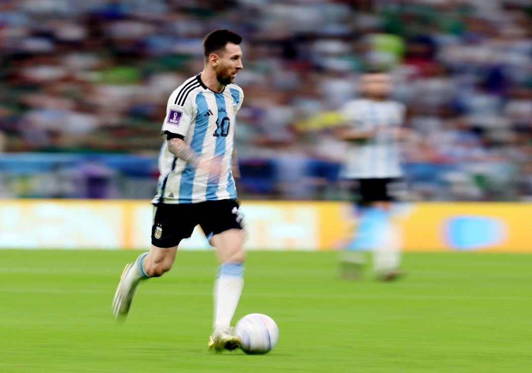 Lionel Messi v zápase s Mexikem