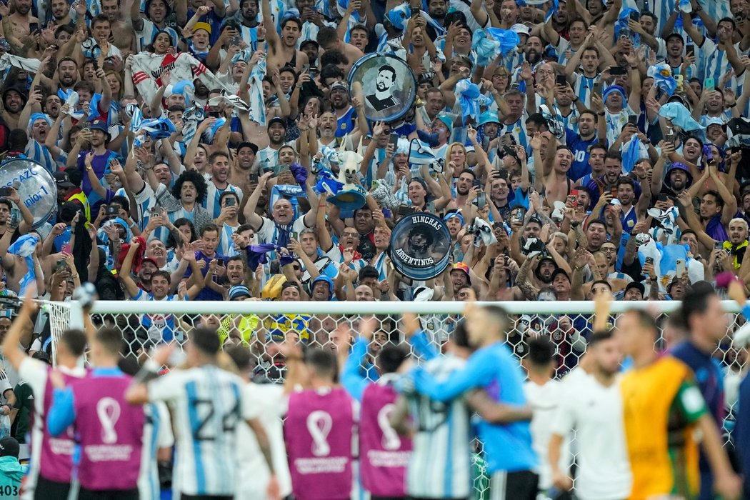 Argentincům se hodně ulevilo, po výhře 2:0 nad Mexikem zůstávají ve hře o postup