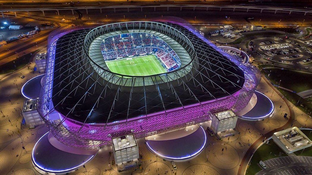 Letecký pohled na stadion Ahmada bin Alího v katarském městě Al-Raján.