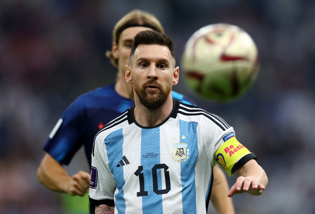 Lionel Messi hypnotizuje balon