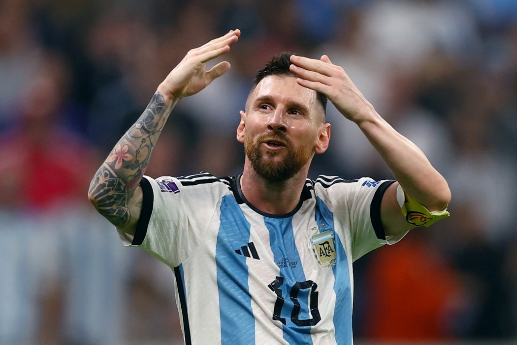 Lionel Messi posílá pozdrav fanouškům