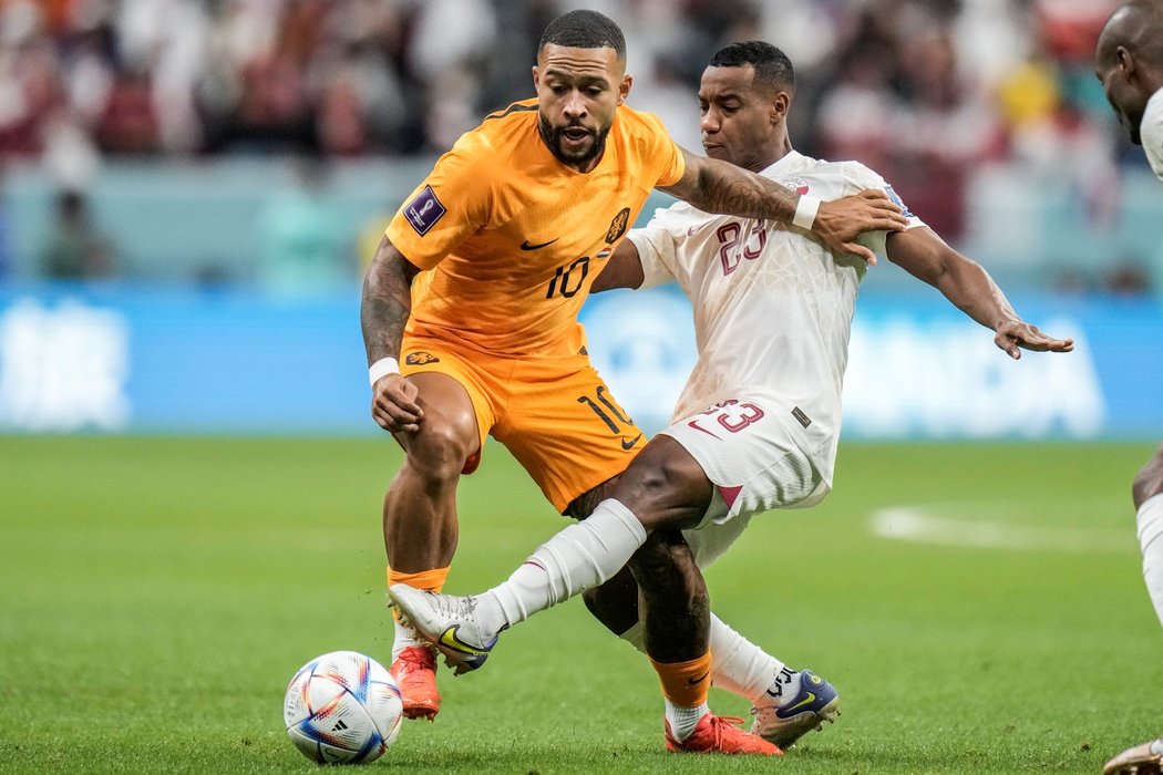 Memphis Depay v utkání s Katarem