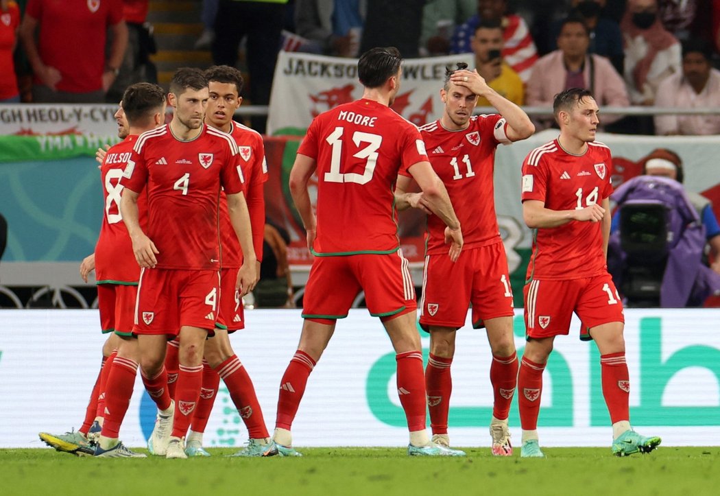 Hráči Walesu se radují z vyrovnávací trefy