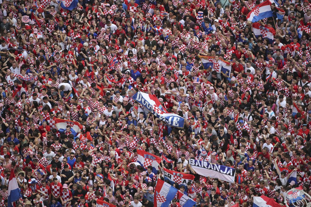 Tisíce fanoušků čekají na návrat fotbalistů Chorvatska ze stříbrného MS