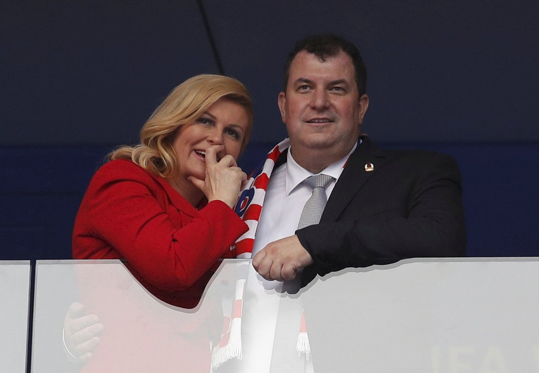 Chorvatská prezidentka Kolinda Grabarová-Kitarovičová s manželem Jakovem na MS v Rusku