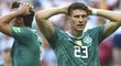 Mario Gomez se drží za hlavu v zápase s Jižní Koreou