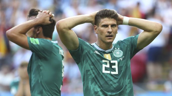 Fotbal je hra, kterou nakonec vždycky vyhrají Němci, říkává se. Na šampionátu v Rusku ale Německo po senzační prohře s Jižní Koreou 0:2 vypadlo poprvé po 80 letech už ve skupině.