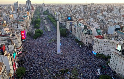 Argentinští fanoušci zaplavili ulice Buenos Aires