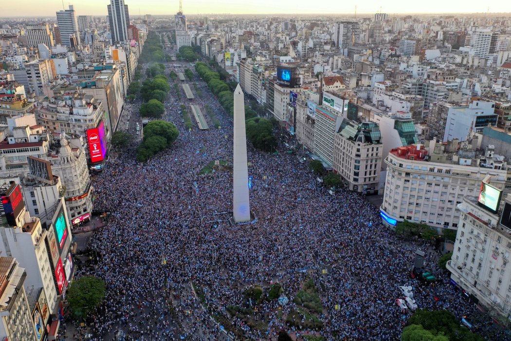 Argentinští fanoušci zaplavili ulice Buenos Aires