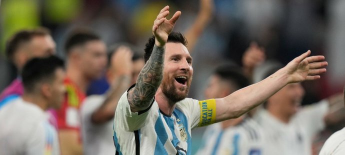 Dorazilo 30 tisíc Argentinců: Messiho další show, klaněli se mu i reportéři