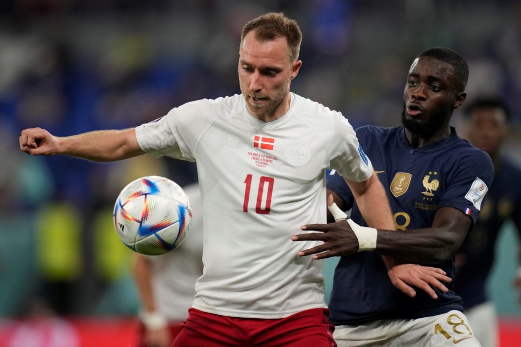 Christian Eriksen v zápase MS proti Francii