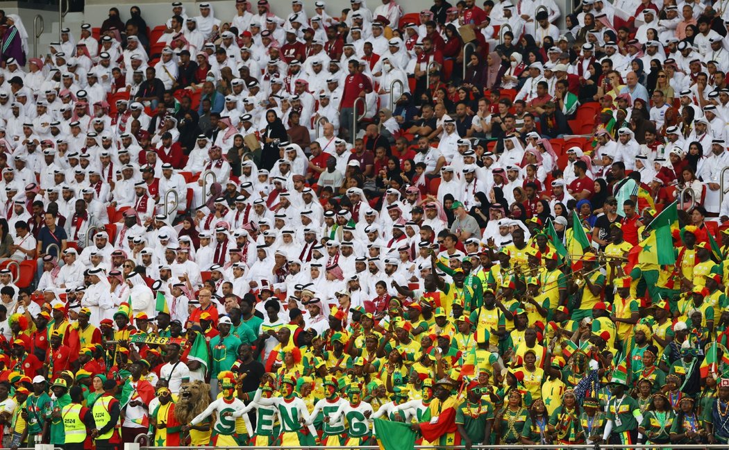 Pohled na tribuny během zápasu Katar-Senegal