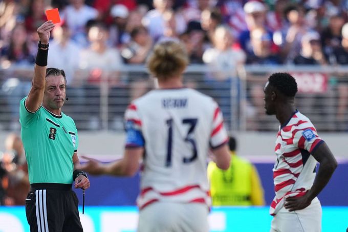 MS ve fotbale ONLINE: FIFA zrušila trest pro hráče USA. Napravila nespravedlnost, chválil Trump MS ve fotbale ONLINE: FIFA zrušila trest pro hráče USA. Napravila nespravedlnost, chválil Trump