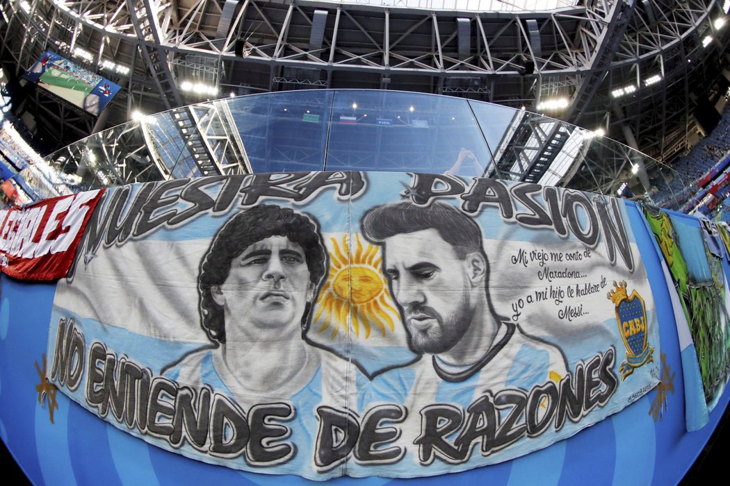 Argentinské modly Diego Maradona a Lionel Messi jsou motivem ne jedné zápasové vlajky