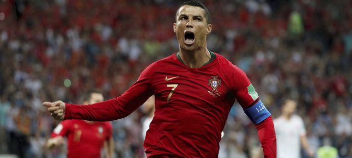 Cristiano Ronaldo se ve svém prvním zápase na mistrovství světa v Rusku proti Španělsku radoval z hattricku