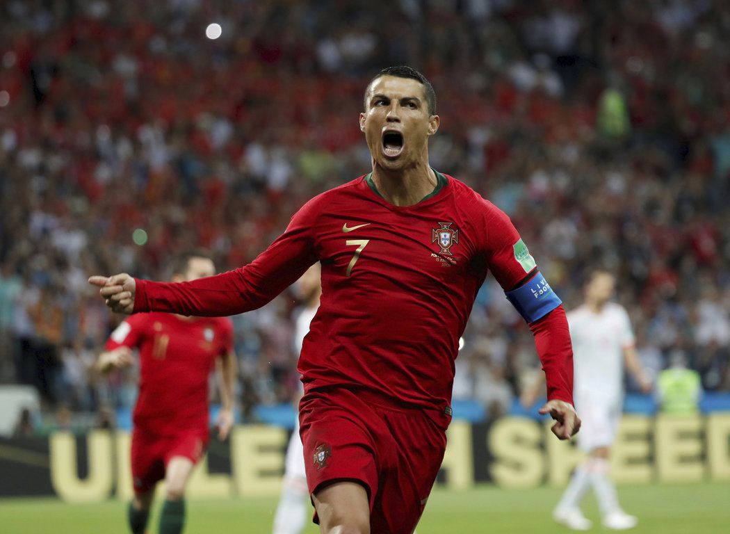 Cristiano Ronaldo se ve svém prvním zápase na mistrovství světa v Rusku proti Španělsku radoval z hattricku