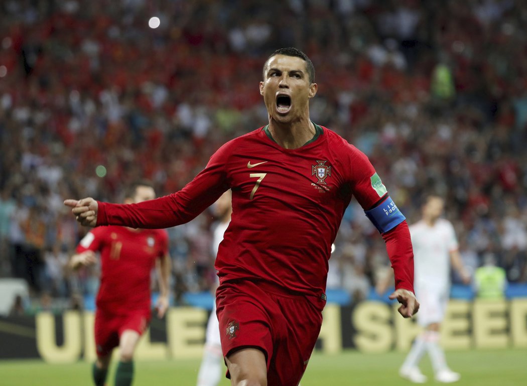 Cristiano Ronaldo se ve svém prvním zápase na mistrovství světa v Rusku proti Španělsku radoval z hattricku