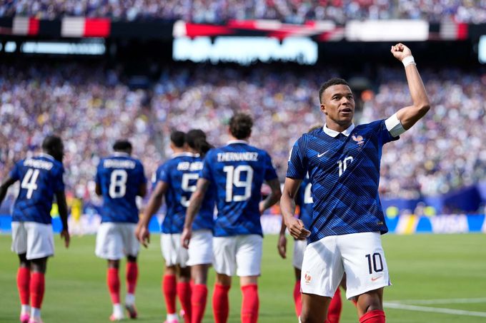 Francie - Senegal 3:1. Mbappé dvěma góly řídil výhru Evropanů, překonal Giroudův rekord Francie - Senegal 3:1. Mbappé dvěma góly řídil výhru Evropanů, překonal Giroudův rekord